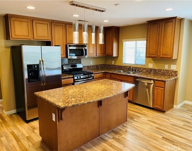1351 Isabella Way - Photo Thumbnail 11