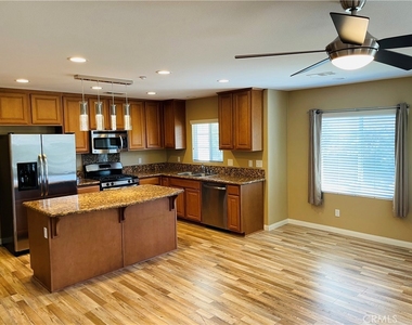 1351 Isabella Way - Photo Thumbnail 10