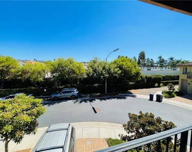 1351 Isabella Way - Photo Thumbnail 9