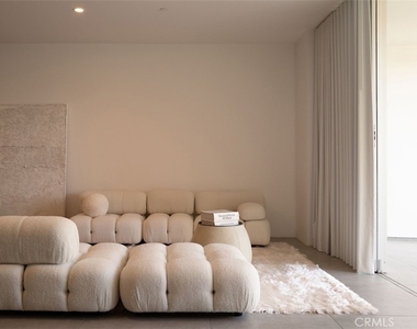838 N Kings Road - Photo Thumbnail 6