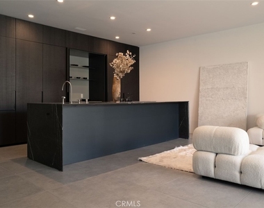 838 N Kings Road - Photo Thumbnail 1