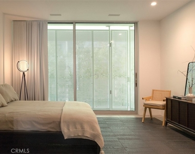 838 N Kings Road - Photo Thumbnail 3