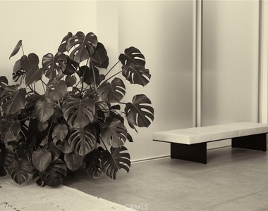 838 N Kings Road - Photo Thumbnail 11
