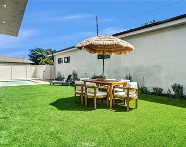 19350 Lanark Street - Photo Thumbnail 22