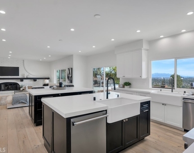 5952 Woodland View Drive - Photo Thumbnail 7