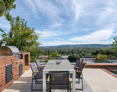 5952 Woodland View Drive - Photo Thumbnail 21