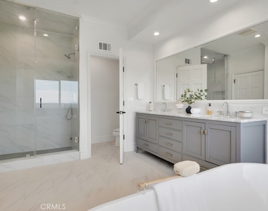 5952 Woodland View Drive - Photo Thumbnail 12