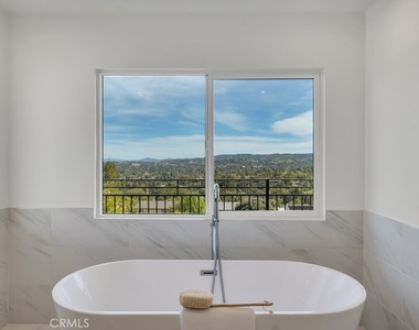 5952 Woodland View Drive - Photo Thumbnail 13