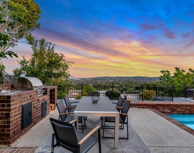 5952 Woodland View Drive - Photo Thumbnail 18