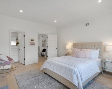 5952 Woodland View Drive - Photo Thumbnail 14
