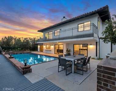 5952 Woodland View Drive - Photo Thumbnail 3