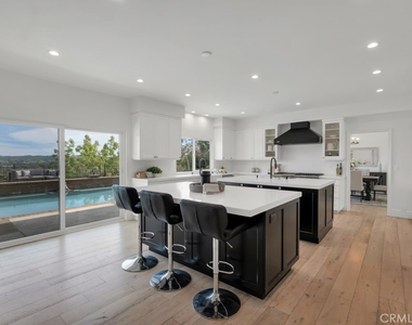 5952 Woodland View Drive - Photo Thumbnail 6