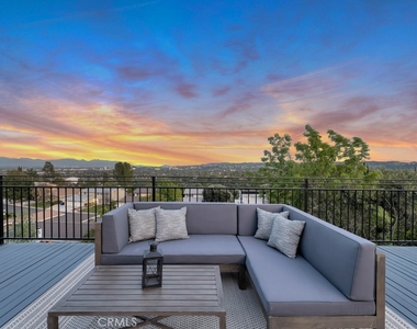 5952 Woodland View Drive - Photo Thumbnail 4