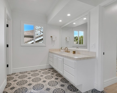 5952 Woodland View Drive - Photo Thumbnail 22