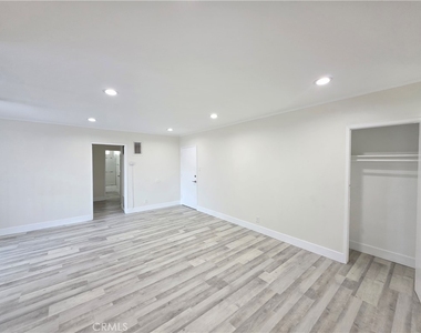 14609 Saticoy Street - Photo Thumbnail 5