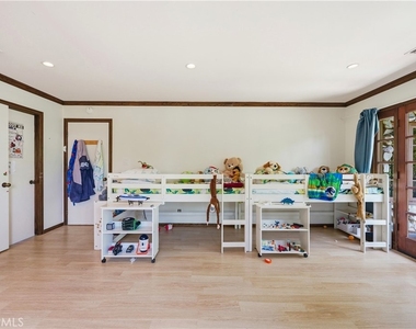 18000 Karen Drive - Photo Thumbnail 35