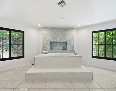 18000 Karen Drive - Photo Thumbnail 27