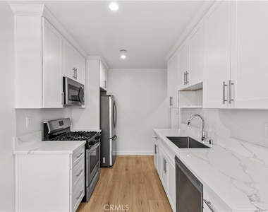 14618 Moorpark Street - Photo Thumbnail 3