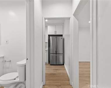 14618 Moorpark Street - Photo Thumbnail 10