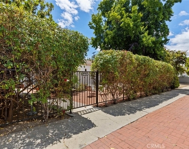 14618 Moorpark Street - Photo Thumbnail 12