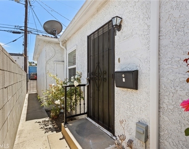 14618 Moorpark Street - Photo Thumbnail 17