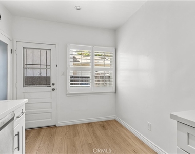 14618 Moorpark Street - Photo Thumbnail 5
