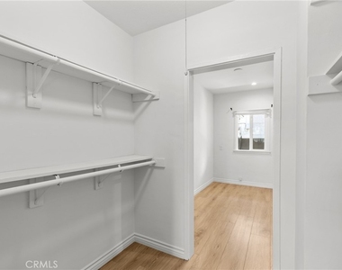 14618 Moorpark Street - Photo Thumbnail 7