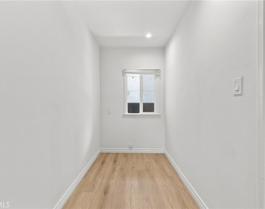 14618 Moorpark Street - Photo Thumbnail 8