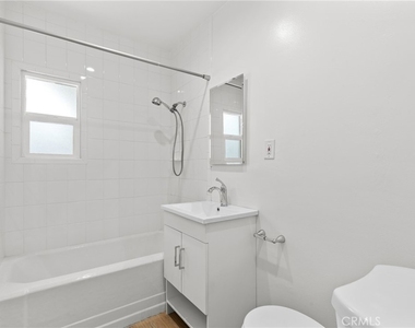 14618 Moorpark Street - Photo Thumbnail 9