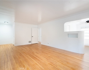 265 N Swall Drive - Photo Thumbnail 5