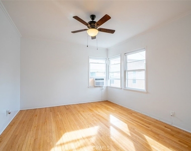 265 N Swall Drive - Photo Thumbnail 12