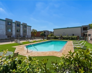5301 Balboa Boulevard - Photo Thumbnail 32
