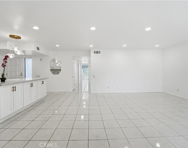 5301 Balboa Boulevard - Photo Thumbnail 5