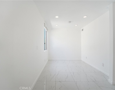 5301 Balboa Boulevard - Photo Thumbnail 12