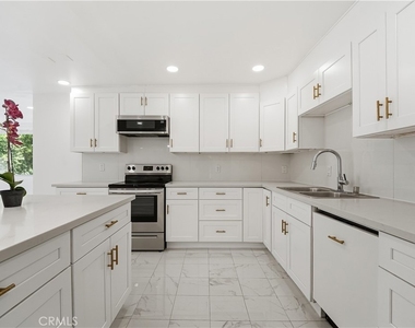 5301 Balboa Boulevard - Photo Thumbnail 3