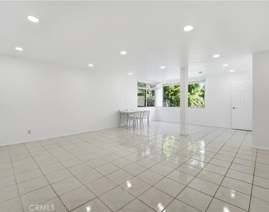 5301 Balboa Boulevard - Photo Thumbnail 7