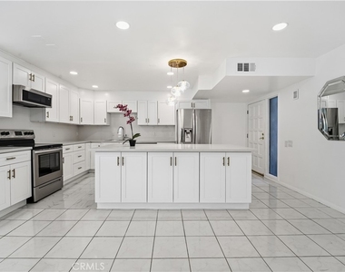 5301 Balboa Boulevard - Photo Thumbnail 1