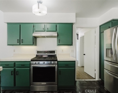 37347 Waterman Avenue - Photo Thumbnail 17