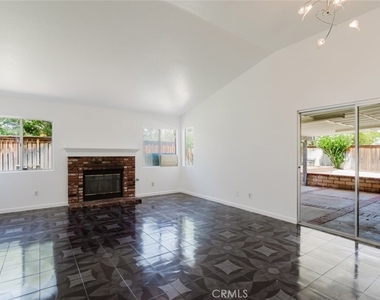 37347 Waterman Avenue - Photo Thumbnail 3