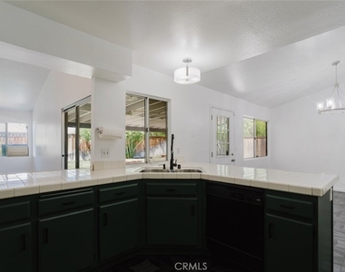 37347 Waterman Avenue - Photo Thumbnail 10