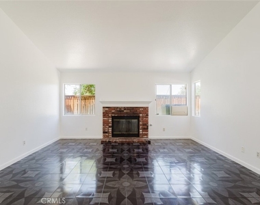 37347 Waterman Avenue - Photo Thumbnail 4