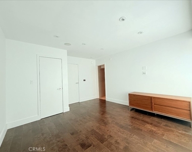 1801 Roscomare Road - Photo Thumbnail 25