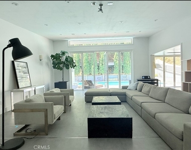 1801 Roscomare Road - Photo Thumbnail 6