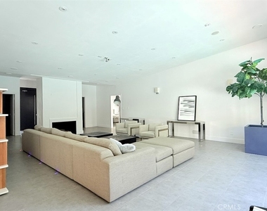 1801 Roscomare Road - Photo Thumbnail 4