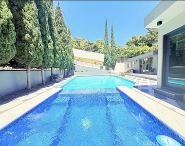 1801 Roscomare Road - Photo Thumbnail 32