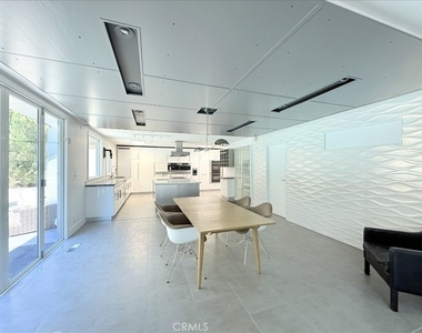 1801 Roscomare Road - Photo Thumbnail 7