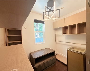 1801 Roscomare Road - Photo Thumbnail 21