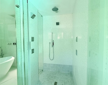 1801 Roscomare Road - Photo Thumbnail 18