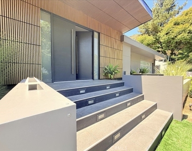 1801 Roscomare Road - Photo Thumbnail 3