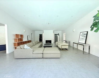 1801 Roscomare Road - Photo Thumbnail 5